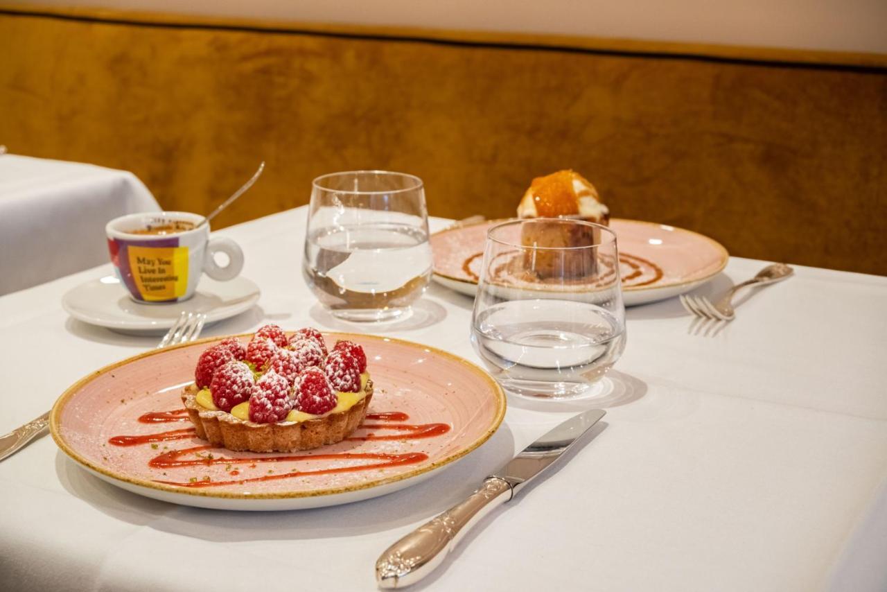Hotel Chateaubriand Париж Экстерьер фото